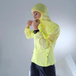 Quechua Veste Coupe Vent Ultra Légère De Randonnée Rapide Femme FH 500 Hélium Wind Jaune -Quechua Promos Magasin veste coupe vent ultra legere de randonnee rapide femme fh 500 helium wind jaune 3